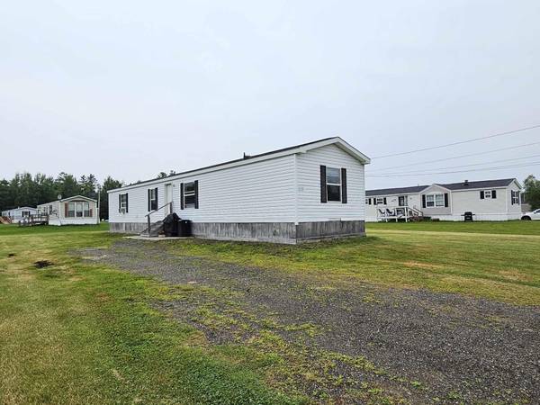 17 Leisure Park RD, Milford, ME 04461