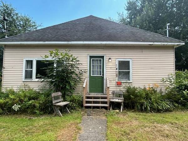 5 Greenfield RD, Milford, ME 04461