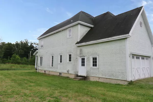 Hermon, ME 04401,15 Smokey LN