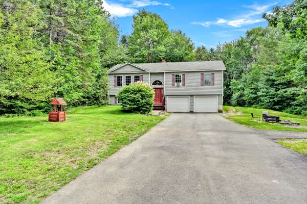 196 Lakeview RD, Glenburn, ME 04401