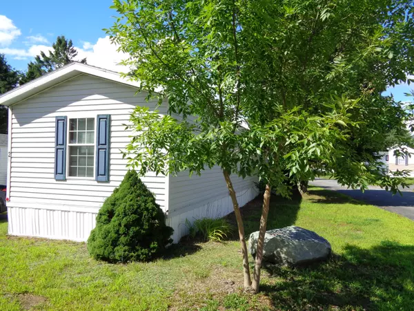 26 Fiddlehead LN, Hancock, ME 04640