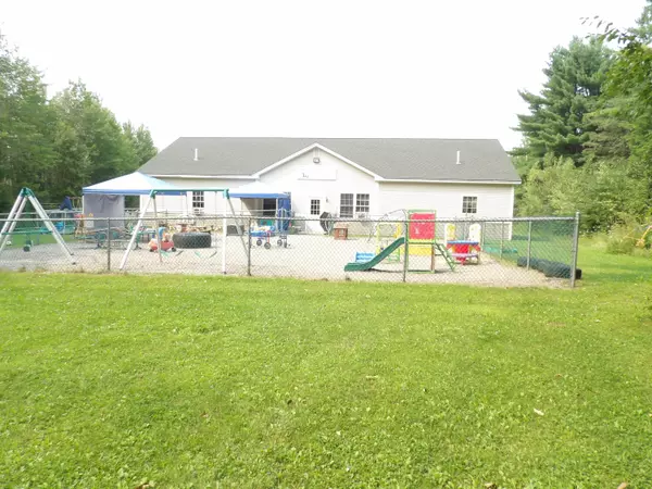 18 Ellingwood DR, Newport, ME 04953