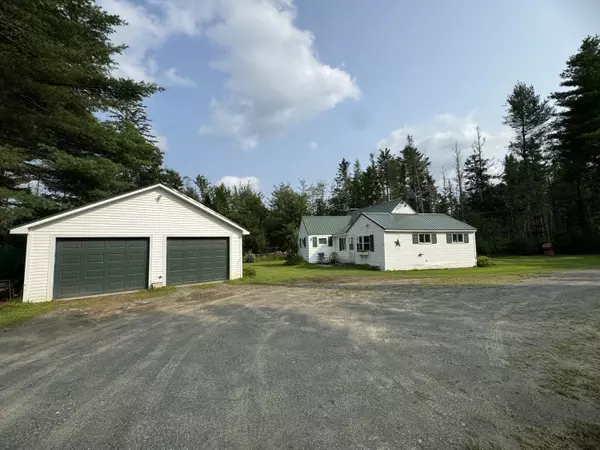 Abbot, ME 04406,18 Gales RD