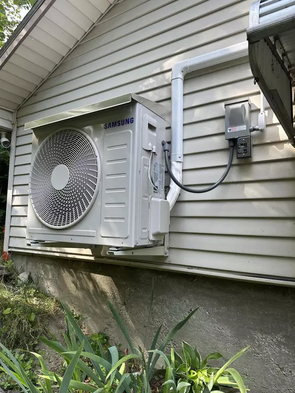 Sidney, ME 04330,21 Pine DR