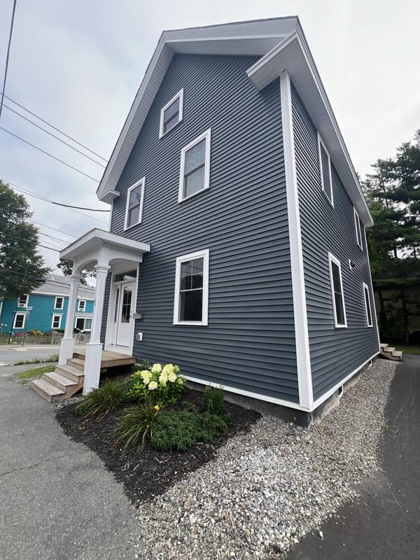 85 Fern ST, Bangor, ME 04401