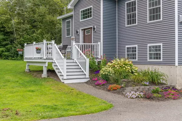 Hermon, ME 04401,28 Carriage LN