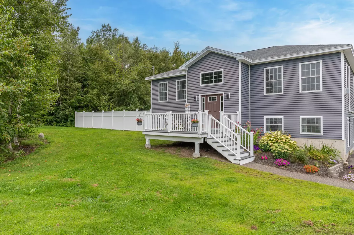 Hermon, ME 04401,28 Carriage LN