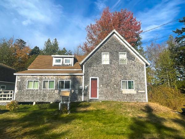 29 Pond RD, Gouldsboro, ME 04607