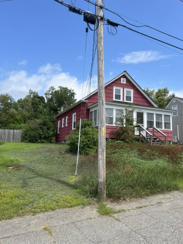 Millinocket, ME 04462,14 Garden ST