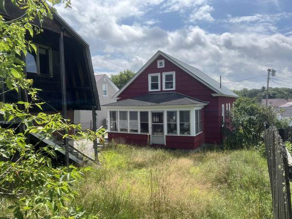 Millinocket, ME 04462,14 Garden ST