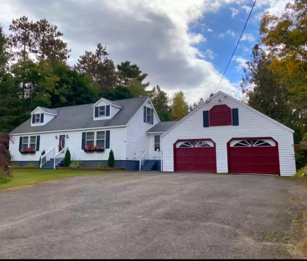 2668 Union ST, Hermon, ME 04401