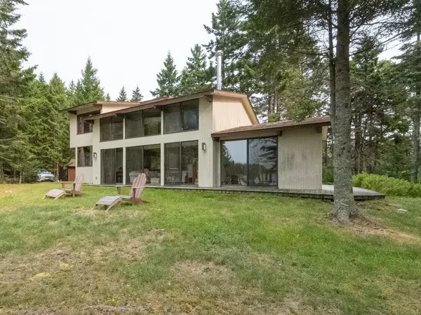 Swans Island, ME 04685,89 Island Retreat RD