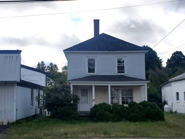 17 Summer ST, Dover-foxcroft, ME 04426