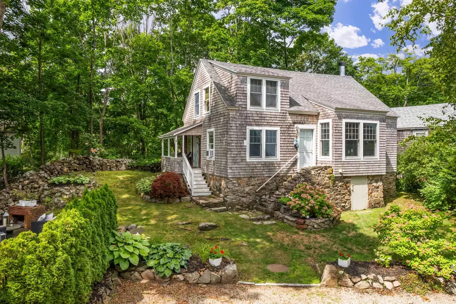 19 Woodbury LN, Ogunquit, ME 03907