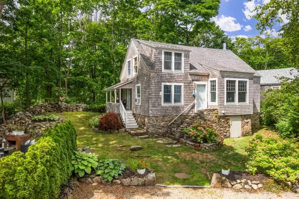 19 Woodbury LN, Ogunquit, ME 03907