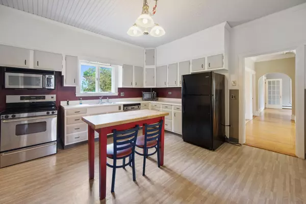 Newport, ME 04953,99 Main ST