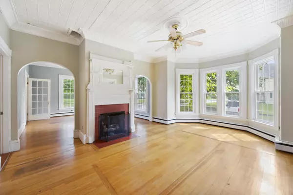 Newport, ME 04953,99 Main ST