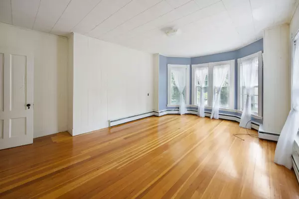 Newport, ME 04953,99 Main ST