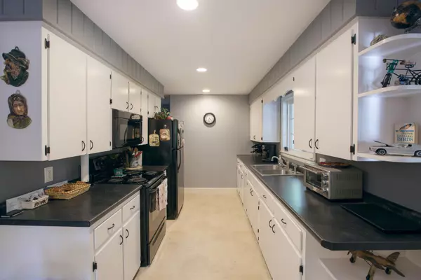 Norway, ME 04268,33 Country Club RD