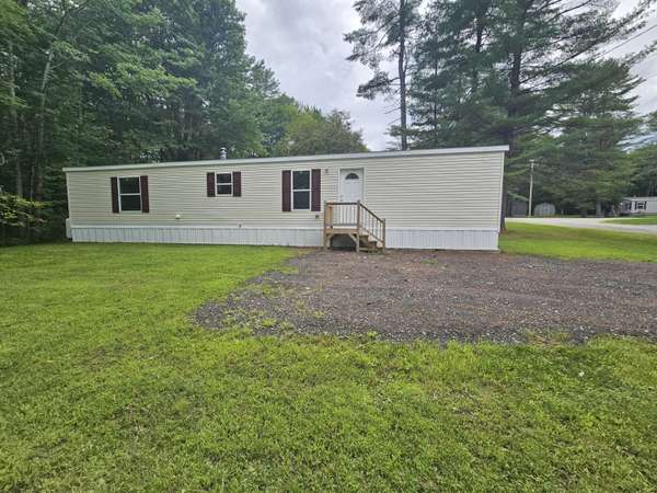 31 Pineland DR, Winthrop, ME 04364