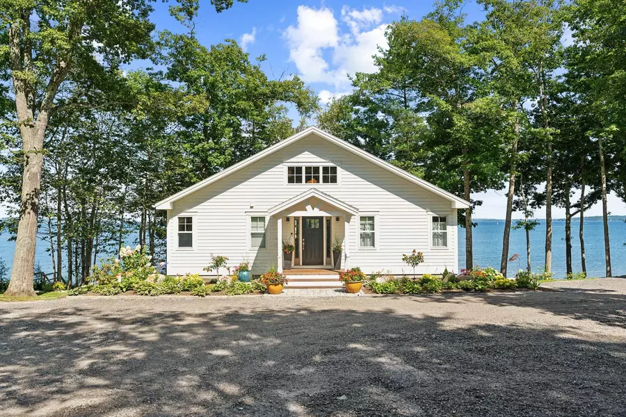 11 Crest ST, Northport, ME 04849