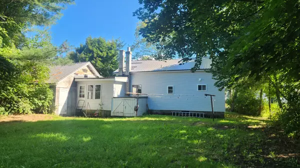 Millinocket, ME 04462,21 Colony PL