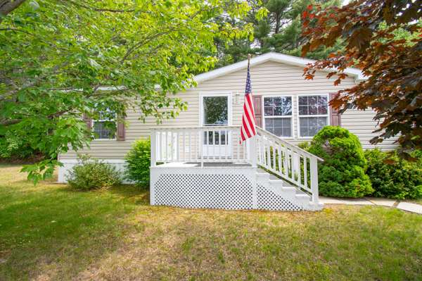 39 Town & Country DR, Lisbon, ME 04250