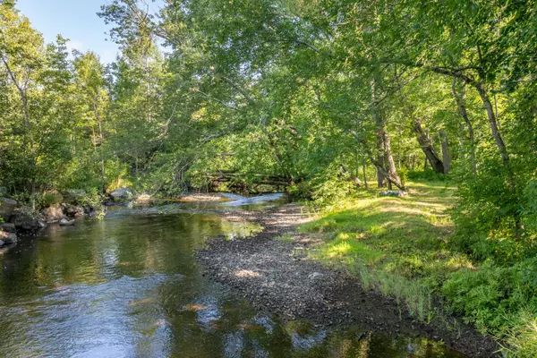 Union, ME 04862,18 Ivy LN