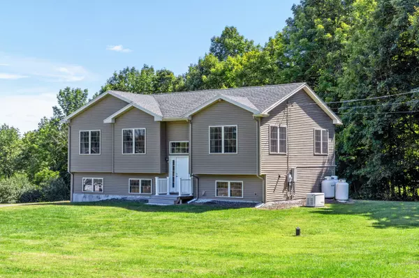 Sidney, ME 04330,19 Grimmauld PL