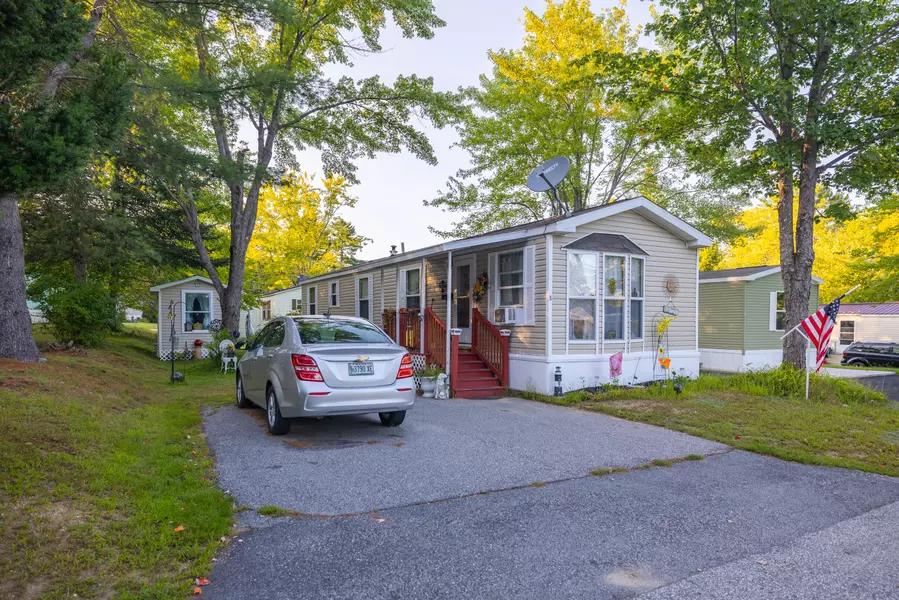 5 Locust DR, Norway, ME 04268