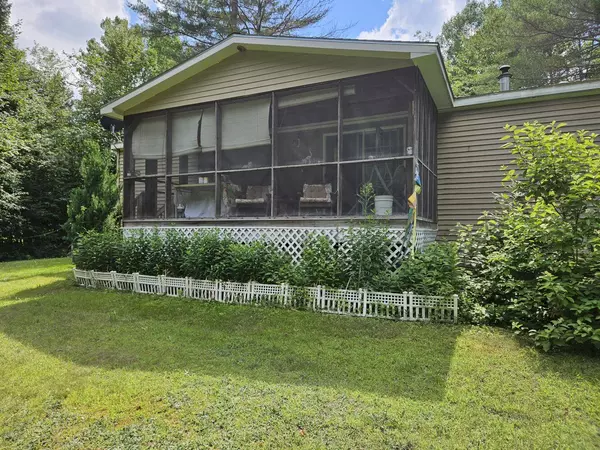 Madison, ME 04950,17 Dore LN