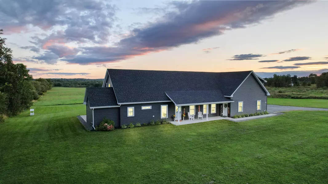 737 Main ST, Corinth, ME 04427