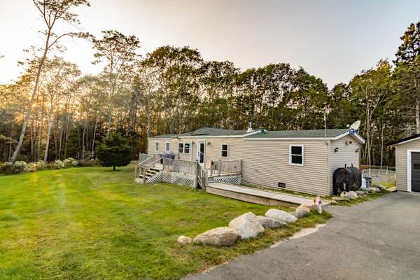 25 Sunset Cross RD, Deer Isle, ME 04627