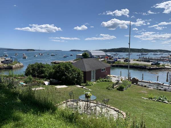 17 Seabreeze AVE, Stonington, ME 04681