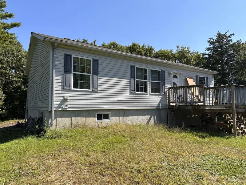 17 Strout LN, Chelsea, ME 04330