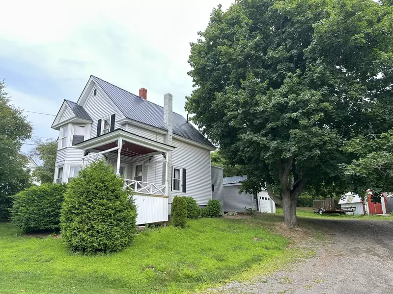 2 Lincoln ST, Houlton, ME 04730