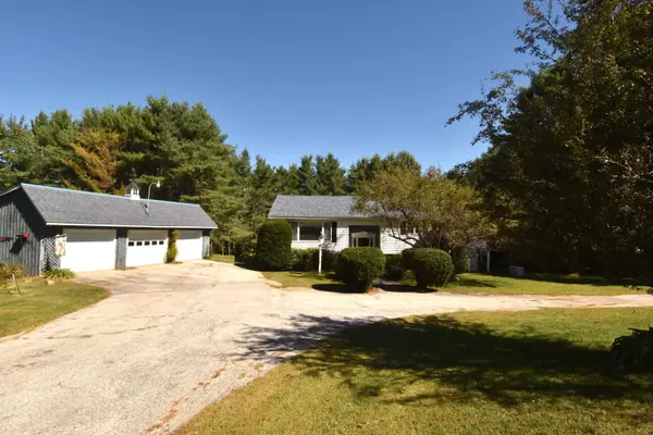 890 Elm ST, Newport, ME 04953