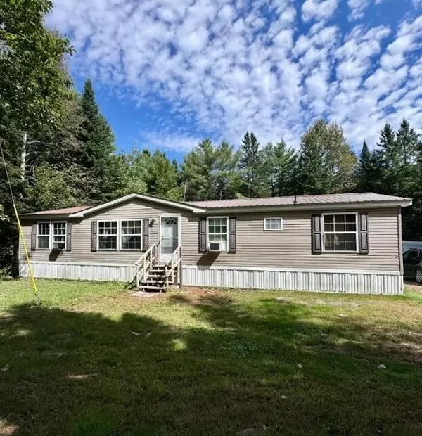 69 Old Kingfield RD, New Portland, ME 04961