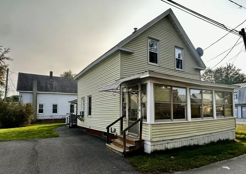 10 Carey LN, Waterville, ME 04901