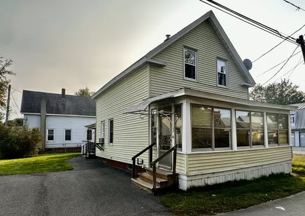 10 Carey LN, Waterville, ME 04901