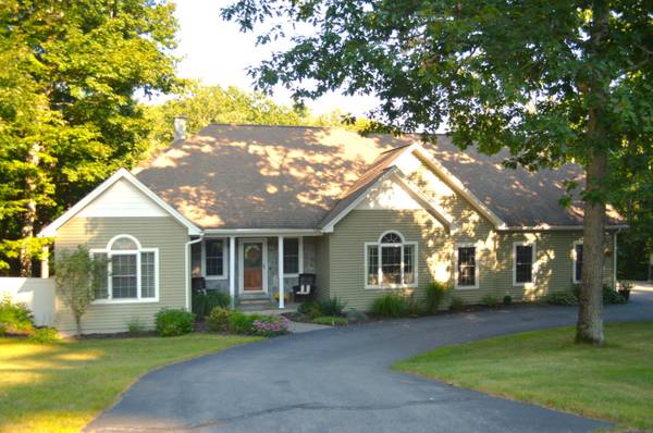 21 Rocklinn DR, Windham, ME 04062