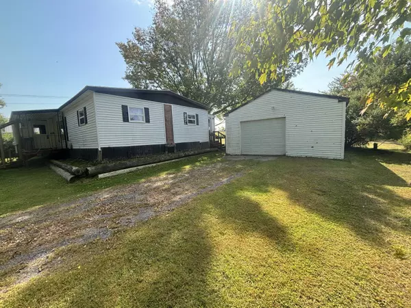 7 Nyes Corner DR, Fairfield, ME 04937