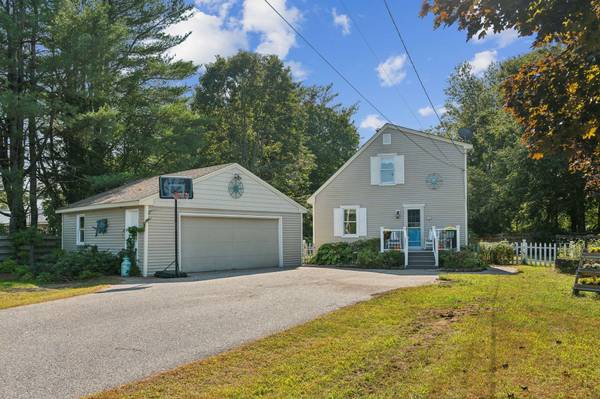 45 Webster RD, Freeport, ME 04032