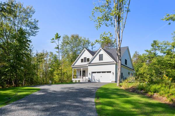 1 Mulberry LN, Kennebunk, ME 04043