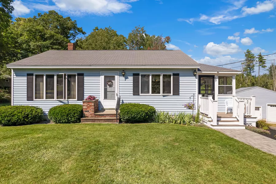 527 Willow LN, Wiscasset, ME 04578