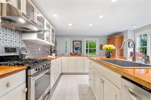 Freeport, ME 04032,4 Bishop Farm RD