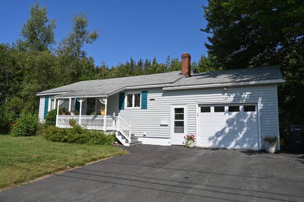 137 Dartmouth ST, Bangor, ME 04401