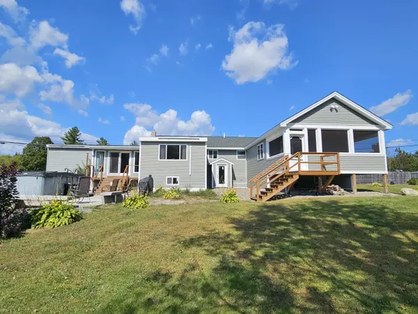 572 Temple RD, Farmington, ME 04938