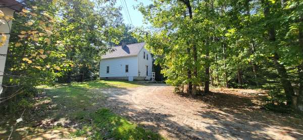 16 Granite LN, Whitefield, ME 04353