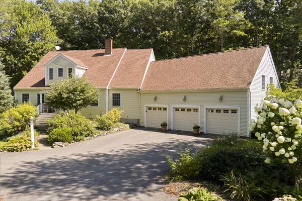 27 Pleasant Ridge DR, Camden, ME 04843